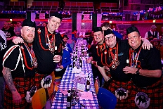 02 Herrens NarrenzHomb 2026-02-06 17  Tour-Tag, 6. Februar - Am frühen Freitagabend hieß es in der „alleato Arena“ zum 4. Mal „Karneval on Ice“ . Eion (Spaß)Eishockeyspiel der Teams Karneval vs. Stadt Duisburg endete 10:10. Danach ging es in die Glückaufhalle nach Homberg, Herrensitzung der „Narrenzunft“. Zurück im Süden zur Ehrengarde, diese hatte den „Großen Orden“, im „Landgasthof Schenke“, an Joachim Loosen verliehen. Abschluss des Abends war dann im „Männerhort“ bei Klaus Bodzian. : DVPJ, Toni I, Jules I., Prinz Karneval, Prinz, Prinzessin Aileen I., Hofmarschälle, Page, Pagen, Paginnen, HDK, Duisburg, Karneval, Helau, Tollität, Event, Session 2025, Session 2025, HDK Duisburg, Hauptausschuss, Hauptausschuss Karneval Duisburg, Duisburg ist echt