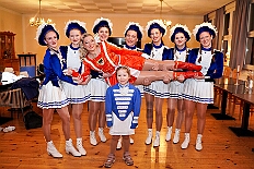 03 GrOrden Ehrengard 2026-02-06 20  Tour-Tag, 6. Februar - Am frühen Freitagabend hieß es in der „alleato Arena“ zum 4. Mal „Karneval on Ice“ . Eion (Spaß)Eishockeyspiel der Teams Karneval vs. Stadt Duisburg endete 10:10. Danach ging es in die Glückaufhalle nach Homberg, Herrensitzung der „Narrenzunft“. Zurück im Süden zur Ehrengarde, diese hatte den „Großen Orden“, im „Landgasthof Schenke“, an Joachim Loosen verliehen. Abschluss des Abends war dann im „Männerhort“ bei Klaus Bodzian. : DVPJ, Toni I, Jules I., Prinz Karneval, Prinz, Prinzessin Aileen I., Hofmarschälle, Page, Pagen, Paginnen, HDK, Duisburg, Karneval, Helau, Tollität, Event, Session 2025, Session 2025, HDK Duisburg, Hauptausschuss, Hauptausschuss Karneval Duisburg, Duisburg ist echt