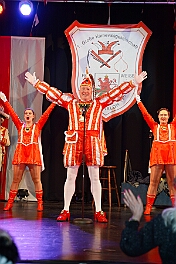 03 Maedvhns RWHambMarx 2026-02-07 09  Tour-Tag, 7. Februar - In unserer Residenz, dem WYNDHAM Hotel Duisburger Hof, begann unsere Abendtour mit der Bürger-Gala der Bürgergarde. Quasi ums Eck war der nächste Termin bei der restlos ausgekauften Damensitzung des Sonnigen Südens. Zur Mädchensitzung der Rot-Weißen aus Hamborn ging es danach in die Clauberghalle. Einmal quer durch die Stadt war dann das Kostümfest der KG Op de Hippe Höh. : DVPJ, Toni I, Jules I., Prinz Karneval, Prinz, Prinzessin Aileen I., Hofmarschälle, Page, Pagen, Paginnen, HDK, Duisburg, Karneval, Helau, Tollität, Event, Session 2025, Session 2025, HDK Duisburg, Hauptausschuss, Hauptausschuss Karneval Duisburg, Duisburg ist echt