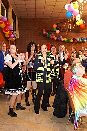 04 Kostuemf HippeHoeh 2026-02-07 05  Tour-Tag, 7. Februar - In unserer Residenz, dem WYNDHAM Hotel Duisburger Hof, begann unsere Abendtour mit der Bürger-Gala der Bürgergarde. Quasi ums Eck war der nächste Termin bei der restlos ausgekauften Damensitzung des Sonnigen Südens. Zur Mädchensitzung der Rot-Weißen aus Hamborn ging es danach in die Clauberghalle. Einmal quer durch die Stadt war dann das Kostümfest der KG Op de Hippe Höh. : DVPJ, Toni I, Jules I., Prinz Karneval, Prinz, Prinzessin Aileen I., Hofmarschälle, Page, Pagen, Paginnen, HDK, Duisburg, Karneval, Helau, Tollität, Event, Session 2025, Session 2025, HDK Duisburg, Hauptausschuss, Hauptausschuss Karneval Duisburg, Duisburg ist echt