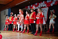 01 Herrens RW HambMarx 2026-02-08 01  Tour-Tag, 8. Februar -Start war an diesem Sonntag mit der Herrensitzung der Rot-Weißen aus Hamborn im Abteikeller. Danach wurde uns  eine Spende für den neuen Inklusions-Bus vom Meidericher Hilfswerk e.V. übergeben. Weiter zur Herrensitzung  der » Blauen Jungs « an gewohnter Stätte. Zur Stärkung zwischendurch war dann das Grünkohlessen von Bienen Lindner im „Langgasthof Schenke“. Nach einem Besuch in unserem Standquartier, UT_Ungelsheimer Treff“, waren wir beim 4:2 des MSV vs. Verl in der schauinsland-reisen Arena. : DVPJ, Toni I, Jules I., Prinz Karneval, Prinz, Prinzessin Aileen I., Hofmarschälle, Page, Pagen, Paginnen, HDK, Duisburg, Karneval, Helau, Tollität, Event, Session 2025, Session 2025, HDK Duisburg, Hauptausschuss, Hauptausschuss Karneval Duisburg, Duisburg ist echt