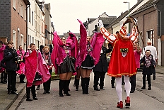 02 MeiderichHilfswerk 2026-02-08 02  Tour-Tag, 8. Februar -Start war an diesem Sonntag mit der Herrensitzung der Rot-Weißen aus Hamborn im Abteikeller. Danach wurde uns  eine Spende für den neuen Inklusions-Bus vom Meidericher Hilfswerk e.V. übergeben. Weiter zur Herrensitzung  der » Blauen Jungs « an gewohnter Stätte. Zur Stärkung zwischendurch war dann das Grünkohlessen von Bienen Lindner im „Langgasthof Schenke“. Nach einem Besuch in unserem Standquartier, UT_Ungelsheimer Treff“, waren wir beim 4:2 des MSV vs. Verl in der schauinsland-reisen Arena. : DVPJ, Toni I, Jules I., Prinz Karneval, Prinz, Prinzessin Aileen I., Hofmarschälle, Page, Pagen, Paginnen, HDK, Duisburg, Karneval, Helau, Tollität, Event, Session 2025, Session 2025, HDK Duisburg, Hauptausschuss, Hauptausschuss Karneval Duisburg, Duisburg ist echt