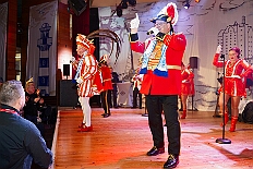 03 Herrens AMaB 2026-02-08 11  Tour-Tag, 8. Februar -Start war an diesem Sonntag mit der Herrensitzung der Rot-Weißen aus Hamborn im Abteikeller. Danach wurde uns  eine Spende für den neuen Inklusions-Bus vom Meidericher Hilfswerk e.V. übergeben. Weiter zur Herrensitzung  der » Blauen Jungs « an gewohnter Stätte. Zur Stärkung zwischendurch war dann das Grünkohlessen von Bienen Lindner im „Langgasthof Schenke“. Nach einem Besuch in unserem Standquartier, UT_Ungelsheimer Treff“, waren wir beim 4:2 des MSV vs. Verl in der schauinsland-reisen Arena. : DVPJ, Toni I, Jules I., Prinz Karneval, Prinz, Prinzessin Aileen I., Hofmarschälle, Page, Pagen, Paginnen, HDK, Duisburg, Karneval, Helau, Tollität, Event, Session 2025, Session 2025, HDK Duisburg, Hauptausschuss, Hauptausschuss Karneval Duisburg, Duisburg ist echt