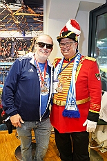 06 MSV Spiel 2026-02-08 03  Tour-Tag, 8. Februar -Start war an diesem Sonntag mit der Herrensitzung der Rot-Weißen aus Hamborn im Abteikeller. Danach wurde uns  eine Spende für den neuen Inklusions-Bus vom Meidericher Hilfswerk e.V. übergeben. Weiter zur Herrensitzung  der » Blauen Jungs « an gewohnter Stätte. Zur Stärkung zwischendurch war dann das Grünkohlessen von Bienen Lindner im „Langgasthof Schenke“. Nach einem Besuch in unserem Standquartier, UT_Ungelsheimer Treff“, waren wir beim 4:2 des MSV vs. Verl in der schauinsland-reisen Arena. : DVPJ, Toni I, Jules I., Prinz Karneval, Prinz, Prinzessin Aileen I., Hofmarschälle, Page, Pagen, Paginnen, HDK, Duisburg, Karneval, Helau, Tollität, Event, Session 2025, Session 2025, HDK Duisburg, Hauptausschuss, Hauptausschuss Karneval Duisburg, Duisburg ist echt