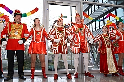 01 Beim-WDR 2026-02-08 09  Tour-Tag, 9. Februar - Mittags stand der Empfang bei Prinzencrew beim WDR auf dem Programm, herzlich begrüßt durch „Manni“. Dann einmal Seniorenkarneval an der Zechenstraße in Homberg. Zum guten Schluß dann das Senatorenessen im Binnschiffahrtsmuseum der KG Weiß-Grün Ruhrort. : DVPJ, Toni I, Jules I., Prinz Karneval, Prinz, Prinzessin Aileen I., Hofmarschälle, Page, Pagen, Paginnen, HDK, Duisburg, Karneval, Helau, Tollität, Event, Session 2025, Session 2025, HDK Duisburg, Hauptausschuss, Hauptausschuss Karneval Duisburg, Duisburg ist echt