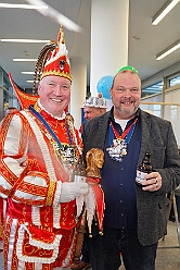 01 Beim-WDR 2026-02-08 18  Tour-Tag, 9. Februar - Mittags stand der Empfang bei Prinzencrew beim WDR auf dem Programm, herzlich begrüßt durch „Manni“. Dann einmal Seniorenkarneval an der Zechenstraße in Homberg. Zum guten Schluß dann das Senatorenessen im Binnschiffahrtsmuseum der KG Weiß-Grün Ruhrort. : DVPJ, Toni I, Jules I., Prinz Karneval, Prinz, Prinzessin Aileen I., Hofmarschälle, Page, Pagen, Paginnen, HDK, Duisburg, Karneval, Helau, Tollität, Event, Session 2025, Session 2025, HDK Duisburg, Hauptausschuss, Hauptausschuss Karneval Duisburg, Duisburg ist echt