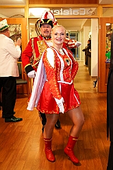 02 Seniorenk Narrenzunft 20206-02-09 01  Tour-Tag, 9. Februar - Mittags stand der Empfang bei Prinzencrew beim WDR auf dem Programm, herzlich begrüßt durch „Manni“. Dann einmal Seniorenkarneval an der Zechenstraße in Homberg. Zum guten Schluß dann das Senatorenessen im Binnschiffahrtsmuseum der KG Weiß-Grün Ruhrort. : DVPJ, Toni I, Jules I., Prinz Karneval, Prinz, Prinzessin Aileen I., Hofmarschälle, Page, Pagen, Paginnen, HDK, Duisburg, Karneval, Helau, Tollität, Event, Session 2025, Session 2025, HDK Duisburg, Hauptausschuss, Hauptausschuss Karneval Duisburg, Duisburg ist echt