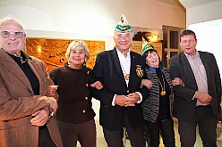 03 Senatoren WG Ruhrort 20206-02-09 10  Tour-Tag, 9. Februar - Mittags stand der Empfang bei Prinzencrew beim WDR auf dem Programm, herzlich begrüßt durch „Manni“. Dann einmal Seniorenkarneval an der Zechenstraße in Homberg. Zum guten Schluß dann das Senatorenessen im Binnschiffahrtsmuseum der KG Weiß-Grün Ruhrort. : DVPJ, Toni I, Jules I., Prinz Karneval, Prinz, Prinzessin Aileen I., Hofmarschälle, Page, Pagen, Paginnen, HDK, Duisburg, Karneval, Helau, Tollität, Event, Session 2025, Session 2025, HDK Duisburg, Hauptausschuss, Hauptausschuss Karneval Duisburg, Duisburg ist echt