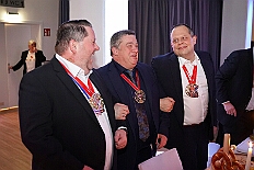 04 HDK BuergerDesJahres 2026-02-11 04  Tour-Tag, 11. Februar - An diesem Mittwoch hatten wir2 Termine mit der Kinderprinzencrew zusammen, einmal den Rathausempfang in Rheinhausen und das Wiegen bei der DEKRA. Nach dem Besuch im Studio 47 ging es in den Steinhof zum Abend für den Bürger des Jahres. : DVPJ, Toni I, Jules I., Prinz Karneval, Prinz, Prinzessin Aileen I., Hofmarschälle, Page, Pagen, Paginnen, HDK, Duisburg, Karneval, Helau, Tollität, Event, Session 2025, Session 2025, HDK Duisburg, Hauptausschuss, Hauptausschuss Karneval Duisburg, Duisburg ist echt