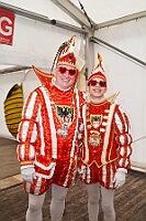 03 HDK Festzelt 2026-02-12 01  Alweiber-Tour, 12. Februar - Eine karnevalistische „Stadtrundfahrt“ an diesem veregneten Donnerstag. : DVPJ, Toni I, Jules I., Prinz Karneval, Prinz, Prinzessin Aileen I., Hofmarschälle, Page, Pagen, Paginnen, HDK, Duisburg, Karneval, Helau, Tollität, Event, Session 2025, Session 2025, HDK Duisburg, Hauptausschuss, Hauptausschuss Karneval Duisburg, Duisburg ist echt