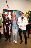 06 Sparkasse DU 2026-02-12 05  Alweiber-Tour, 12. Februar - Eine karnevalistische „Stadtrundfahrt“ an diesem veregneten Donnerstag. : DVPJ, Toni I, Jules I., Prinz Karneval, Prinz, Prinzessin Aileen I., Hofmarschälle, Page, Pagen, Paginnen, HDK, Duisburg, Karneval, Helau, Tollität, Event, Session 2025, Session 2025, HDK Duisburg, Hauptausschuss, Hauptausschuss Karneval Duisburg, Duisburg ist echt