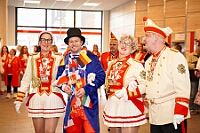 06 Sparkasse DU 2026-02-12 06  Alweiber-Tour, 12. Februar - Eine karnevalistische „Stadtrundfahrt“ an diesem veregneten Donnerstag. : DVPJ, Toni I, Jules I., Prinz Karneval, Prinz, Prinzessin Aileen I., Hofmarschälle, Page, Pagen, Paginnen, HDK, Duisburg, Karneval, Helau, Tollität, Event, Session 2025, Session 2025, HDK Duisburg, Hauptausschuss, Hauptausschuss Karneval Duisburg, Duisburg ist echt