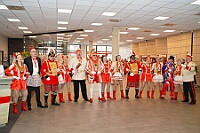 06 Sparkasse DU 2026-02-12 09  Alweiber-Tour, 12. Februar - Eine karnevalistische „Stadtrundfahrt“ an diesem veregneten Donnerstag. : DVPJ, Toni I, Jules I., Prinz Karneval, Prinz, Prinzessin Aileen I., Hofmarschälle, Page, Pagen, Paginnen, HDK, Duisburg, Karneval, Helau, Tollität, Event, Session 2025, Session 2025, HDK Duisburg, Hauptausschuss, Hauptausschuss Karneval Duisburg, Duisburg ist echt