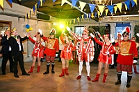 11 Altweiber KG Baerl 2026-02-12 13  Alweiber-Tour, 12. Februar - Eine karnevalistische „Stadtrundfahrt“ an diesem veregneten Donnerstag. : DVPJ, Toni I, Jules I., Prinz Karneval, Prinz, Prinzessin Aileen I., Hofmarschälle, Page, Pagen, Paginnen, HDK, Duisburg, Karneval, Helau, Tollität, Event, Session 2025, Session 2025, HDK Duisburg, Hauptausschuss, Hauptausschuss Karneval Duisburg, Duisburg ist echt