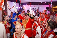 18 Altweiberp KG Suedstern 2026-02-12 02  Alweiber-Tour, 12. Februar - Eine karnevalistische „Stadtrundfahrt“ an diesem veregneten Donnerstag. : DVPJ, Toni I, Jules I., Prinz Karneval, Prinz, Prinzessin Aileen I., Hofmarschälle, Page, Pagen, Paginnen, HDK, Duisburg, Karneval, Helau, Tollität, Event, Session 2025, Session 2025, HDK Duisburg, Hauptausschuss, Hauptausschuss Karneval Duisburg, Duisburg ist echt