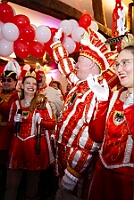 18 Altweiberp KG Suedstern 2026-02-12 06  Alweiber-Tour, 12. Februar - Eine karnevalistische „Stadtrundfahrt“ an diesem veregneten Donnerstag. : DVPJ, Toni I, Jules I., Prinz Karneval, Prinz, Prinzessin Aileen I., Hofmarschälle, Page, Pagen, Paginnen, HDK, Duisburg, Karneval, Helau, Tollität, Event, Session 2025, Session 2025, HDK Duisburg, Hauptausschuss, Hauptausschuss Karneval Duisburg, Duisburg ist echt