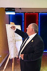 Wahlabend HDK 2026-04-17 68  Prinzenwahl HDK - Oliver I. mit Crew ist Prinz - Großartige Stimmung in und vor der Mensa, vom des. Oliver I. liebevoll auch „Keller“ genannt, der Gesamtschule Stadtmitte. Die designierte Prinzencrew, ziemlich nervös vor der Wahl der Präsidentenversammlung, präsentierte sich danach auf der Bühne doch schon recht souverän. Eine große Schar von Gratulanten war gekommen um auch der zukünftigen Kinderprinzencrew mit Prinz Niklas I., Prinzessin Greta I., den Paginen Leonie und Hanna zu gratulieren. : DVPJ, Toni I, Jules I., Prinz Karneval, Prinz, Prinzessin Aileen I., Hofmarschälle, Page, Pagen, Paginnen, HDK, Duisburg, Karneval, Helau, Tollität, Event, Session 2025, Session 2025, HDK Duisburg, Hauptausschuss, Hauptausschuss Karneval Duisburg, Duisburg ist echt