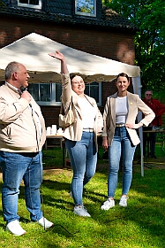 01 RG Laar Maifest 2026-04-25 11  Maifest und Jubiläumsabend - Am Samstag, 25. April, besuchten wir in den Nachmittagsstunden das „Rot-Goldene Maifest“ bei unseren Karnevalsfreunden im Garten des St. Ewaldi Hauses in Laar. Am Abend waren wir dann beim 25-jährigen Bühnenjubiläum, „Eine Nacht mit Freunden“, von Dirk Florin in der Mehrzweckhalle in Beeckerwerth. : DVPJ, Toni I, Jules I., Prinz Karneval, Prinz, Prinzessin Aileen I., Hofmarschälle, Page, Pagen, Paginnen, HDK, Duisburg, Karneval, Helau, Tollität, Event, Session 2025, Session 2025, HDK Duisburg, Hauptausschuss, Hauptausschuss Karneval Duisburg, Duisburg ist echt