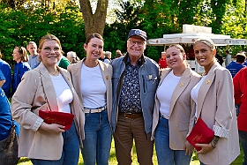 01 RG Laar Maifest 2026-04-25 16  Maifest und Jubiläumsabend - Am Samstag, 25. April, besuchten wir in den Nachmittagsstunden das „Rot-Goldene Maifest“ bei unseren Karnevalsfreunden im Garten des St. Ewaldi Hauses in Laar. Am Abend waren wir dann beim 25-jährigen Bühnenjubiläum, „Eine Nacht mit Freunden“, von Dirk Florin in der Mehrzweckhalle in Beeckerwerth. : DVPJ, Toni I, Jules I., Prinz Karneval, Prinz, Prinzessin Aileen I., Hofmarschälle, Page, Pagen, Paginnen, HDK, Duisburg, Karneval, Helau, Tollität, Event, Session 2025, Session 2025, HDK Duisburg, Hauptausschuss, Hauptausschuss Karneval Duisburg, Duisburg ist echt