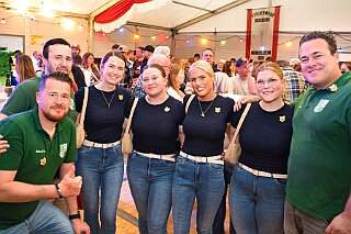 02 Jubilaeum Mündelheim 2026-05-02 13  Die „Räuber“ zum Jubiläum - Der Löschzug 750, Mündelheim / Ehingen / Serm, feierte sein 120-jähriges Jubiläum im Rahmen „WIR SIND DORF“ zusammen mit dem Tambourcorps „Rheinklang Mündelheim“, das 100 Jahre alt wurde. Im Festzelt besuchten wir am Samstag dann dazu das Konzert der „RÄUBER“. : DVPJ, Toni I, Jules I., Prinz Karneval, Prinz, Prinzessin Aileen I., Hofmarschälle, Page, Pagen, Paginnen, HDK, Duisburg, Karneval, Helau, Tollität, Event, Session 2025, Session 2025, HDK Duisburg, Hauptausschuss, Hauptausschuss Karneval Duisburg, Duisburg ist echt