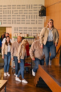 Fruehl Fest RW Rheinh 2026- 05-14 14  Lausiges, nasses Frühlingsfest - Wie in jedem Jahr auf auf Christi Himmelfahrt, oder auch dem „Vatertag“, hatte die KG Rot-Weiß Rheinhausen zum ihrem Frühlingsfest geladen. Statt den lustigen „Schaukelfotos“,  die in diesem Jahr wegen der Witterung ausfallen mussten, gab es ein „CREW-Kickerduell“. Das Fest wurde in die Erlöserkirche verlegt. : DVPJ, Toni I, Jules I., Prinz Karneval, Prinz, Prinzessin Aileen I., Hofmarschälle, Page, Pagen, Paginnen, HDK, Duisburg, Karneval, Helau, Tollität, Event, Session 2025, Session 2025, HDK Duisburg, Hauptausschuss, Hauptausschuss Karneval Duisburg, Duisburg ist echt