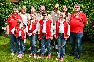 Fruehl Fest RW Rheinh 2026- 05-14 16  Lausiges, nasses Frühlingsfest - Wie in jedem Jahr auf auf Christi Himmelfahrt, oder auch dem „Vatertag“, hatte die KG Rot-Weiß Rheinhausen zum ihrem Frühlingsfest geladen. Statt den lustigen „Schaukelfotos“,  die in diesem Jahr wegen der Witterung ausfallen mussten, gab es ein „CREW-Kickerduell“. Das Fest wurde in die Erlöserkirche verlegt. : DVPJ, Toni I, Jules I., Prinz Karneval, Prinz, Prinzessin Aileen I., Hofmarschälle, Page, Pagen, Paginnen, HDK, Duisburg, Karneval, Helau, Tollität, Event, Session 2025, Session 2025, HDK Duisburg, Hauptausschuss, Hauptausschuss Karneval Duisburg, Duisburg ist echt