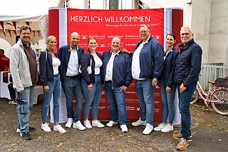 MERCURALIA 2026-05-16 09  Maifest bei den „Römern“ - Am Samstag den 16. Mai besuchten wir in Dinslaken das XVIII. MERCURALIA der Römergarde. Die traditionelle Blumenverlosung durfte dabei nicht fehlen. : DVPJ, Toni I, Jules I., Prinz Karneval, Prinz, Prinzessin Aileen I., Hofmarschälle, Page, Pagen, Paginnen, HDK, Duisburg, Karneval, Helau, Tollität, Event, Session 2025, Session 2025, HDK Duisburg, Hauptausschuss, Hauptausschuss Karneval Duisburg, Duisburg ist echt