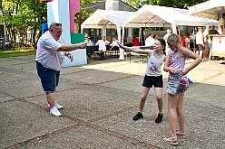 Sommerfest MarxlohJecken 2026-06-27 32  Bei tropischen 39° zur Premiere - Es war die erste „Sommer-Party“ der Marxloher-Jecken. Unter dem Motto „Feiern mit Freunden“ wurde auf dem Gelände der GGS „Am Mattlerbusch“, neben dem Niederrheinischen Karnevalsmusem, die Sommerfestpremiere gefeiert. Mit guter Laune und einer Super Stimmung wurde der Hitze getrotzt. : DVPJ, Toni I, Jules I., Prinz Karneval, Prinz, Prinzessin Aileen I., Hofmarschälle, Page, Pagen, Paginnen, HDK, Duisburg, Karneval, Helau, Tollität, Event, Session 2025, Session 2025, HDK Duisburg, Hauptausschuss, Hauptausschuss Karneval Duisburg, Duisburg ist echt
