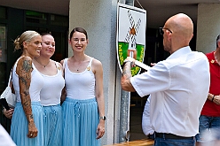 Sommerfest MarxlohJecken 2026-06-27 34  Bei tropischen 39° zur Premiere - Es war die erste „Sommer-Party“ der Marxloher-Jecken. Unter dem Motto „Feiern mit Freunden“ wurde auf dem Gelände der GGS „Am Mattlerbusch“, neben dem Niederrheinischen Karnevalsmusem, die Sommerfestpremiere gefeiert. Mit guter Laune und einer Super Stimmung wurde der Hitze getrotzt. : DVPJ, Toni I, Jules I., Prinz Karneval, Prinz, Prinzessin Aileen I., Hofmarschälle, Page, Pagen, Paginnen, HDK, Duisburg, Karneval, Helau, Tollität, Event, Session 2025, Session 2025, HDK Duisburg, Hauptausschuss, Hauptausschuss Karneval Duisburg, Duisburg ist echt