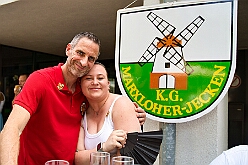 Sommerfest MarxlohJecken 2026-06-27 37  Bei tropischen 39° zur Premiere - Es war die erste „Sommer-Party“ der Marxloher-Jecken. Unter dem Motto „Feiern mit Freunden“ wurde auf dem Gelände der GGS „Am Mattlerbusch“, neben dem Niederrheinischen Karnevalsmusem, die Sommerfestpremiere gefeiert. Mit guter Laune und einer Super Stimmung wurde der Hitze getrotzt. : DVPJ, Toni I, Jules I., Prinz Karneval, Prinz, Prinzessin Aileen I., Hofmarschälle, Page, Pagen, Paginnen, HDK, Duisburg, Karneval, Helau, Tollität, Event, Session 2025, Session 2025, HDK Duisburg, Hauptausschuss, Hauptausschuss Karneval Duisburg, Duisburg ist echt