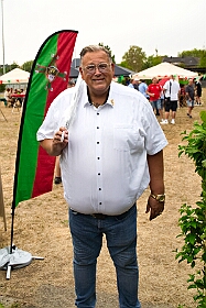 01 Sommerf Buergergarde 2026-08-15 04  Sommerfest und ein runder Geburtstag - Gemäß ihren Motto „Gemeinsam. Nicht alleine. Von Bürgern für Bürger“ feierte die Bürgergarde Duisburg am Schützenhaus am Reiserpfad in Duisburg Rahm ihr grün-rotes Sommerfest. Ein Besuch, zu Eheren von Clemens Poschmanns 60. Geburtstag, durfte auch nicht fehlen. : DVPJ, Toni I, Jules I., Prinz Karneval, Prinz, Prinzessin Aileen I., Hofmarschälle, Page, Pagen, Paginnen, HDK, Duisburg, Karneval, Helau, Tollität, Event, Session 2025, Session 2025, HDK Duisburg, Hauptausschuss, Hauptausschuss Karneval Duisburg, Duisburg ist echt