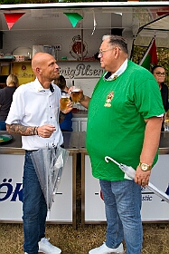 01 Sommerf Buergergarde 2026-08-15 06  Sommerfest und ein runder Geburtstag - Gemäß ihren Motto „Gemeinsam. Nicht alleine. Von Bürgern für Bürger“ feierte die Bürgergarde Duisburg am Schützenhaus am Reiserpfad in Duisburg Rahm ihr grün-rotes Sommerfest. Ein Besuch, zu Eheren von Clemens Poschmanns 60. Geburtstag, durfte auch nicht fehlen. : DVPJ, Toni I, Jules I., Prinz Karneval, Prinz, Prinzessin Aileen I., Hofmarschälle, Page, Pagen, Paginnen, HDK, Duisburg, Karneval, Helau, Tollität, Event, Session 2025, Session 2025, HDK Duisburg, Hauptausschuss, Hauptausschuss Karneval Duisburg, Duisburg ist echt