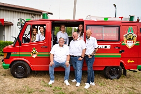 01 Sommerf Buergergarde 2026-08-15 20  Sommerfest und ein runder Geburtstag - Gemäß ihren Motto „Gemeinsam. Nicht alleine. Von Bürgern für Bürger“ feierte die Bürgergarde Duisburg am Schützenhaus am Reiserpfad in Duisburg Rahm ihr grün-rotes Sommerfest. Ein Besuch, zu Eheren von Clemens Poschmanns 60. Geburtstag, durfte auch nicht fehlen. : DVPJ, Toni I, Jules I., Prinz Karneval, Prinz, Prinzessin Aileen I., Hofmarschälle, Page, Pagen, Paginnen, HDK, Duisburg, Karneval, Helau, Tollität, Event, Session 2025, Session 2025, HDK Duisburg, Hauptausschuss, Hauptausschuss Karneval Duisburg, Duisburg ist echt