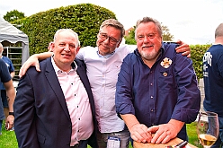 02 Sommerf AMaB 2026-08-29 06  Drei Sommerfeste am Ferienende - Das Wetter war am Samstag, 29. August, nicht so ganz in Sommer Laune. Aber wir ließen uns unsere gute Laune nicht verderben. So besuchten wir die KG Sonniger Süden, 5-faches Heimspiel, die KG Alle mann an Bord und die KG Rote Funken auf ihren Sommerfesten. : DVPJ, Toni I, Jules I., Prinz Karneval, Prinz, Prinzessin Aileen I., Hofmarschälle, Page, Pagen, Paginnen, HDK, Duisburg, Karneval, Helau, Tollität, Event, Session 2025, Session 2025, HDK Duisburg, Hauptausschuss, Hauptausschuss Karneval Duisburg, Duisburg ist echt