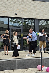 01 Einweihung  AnneFrank GS 2026-09-26 01  Tour am Samstag 26. September - Wir begannen die Tour mit dem Besuch beim Festakt zur Einweihung der „Anne Frank Gesamtschule*. Danach führte uns der Weg zum „4. Rot-Goldenem Weinfest“ der KG Rot-Gold in Laar. Der Abschluss war dann im Festzelt in Serm, „O´zapft is! beim Oktoberfest. : DVPJ, Toni I, Jules I., Prinz Karneval, Prinz, Prinzessin Aileen I., Hofmarschälle, Page, Pagen, Paginnen, HDK, Duisburg, Karneval, Helau, Tollität, Event, Session 2025, Session 2025, HDK Duisburg, Hauptausschuss, Hauptausschuss Karneval Duisburg, Duisburg ist echt