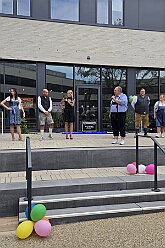 01 Einweihung  AnneFrank GS 2026-09-26 02  Tour am Samstag 26. September - Wir begannen die Tour mit dem Besuch beim Festakt zur Einweihung der „Anne Frank Gesamtschule*. Danach führte uns der Weg zum „4. Rot-Goldenem Weinfest“ der KG Rot-Gold in Laar. Der Abschluss war dann im Festzelt in Serm, „O´zapft is! beim Oktoberfest. : DVPJ, Toni I, Jules I., Prinz Karneval, Prinz, Prinzessin Aileen I., Hofmarschälle, Page, Pagen, Paginnen, HDK, Duisburg, Karneval, Helau, Tollität, Event, Session 2025, Session 2025, HDK Duisburg, Hauptausschuss, Hauptausschuss Karneval Duisburg, Duisburg ist echt