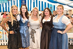 03 Oktoberfest Serm 2026-09-26 18  Tour am Samstag 26. September - Wir begannen die Tour mit dem Besuch beim Festakt zur Einweihung der „Anne Frank Gesamtschule*. Danach führte uns der Weg zum „4. Rot-Goldenem Weinfest“ der KG Rot-Gold in Laar. Der Abschluss war dann im Festzelt in Serm, „O´zapft is! beim Oktoberfest. : DVPJ, Toni I, Jules I., Prinz Karneval, Prinz, Prinzessin Aileen I., Hofmarschälle, Page, Pagen, Paginnen, HDK, Duisburg, Karneval, Helau, Tollität, Event, Session 2025, Session 2025, HDK Duisburg, Hauptausschuss, Hauptausschuss Karneval Duisburg, Duisburg ist echt