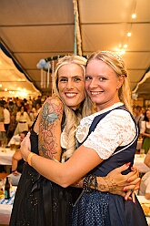03 Oktoberfest Serm 2026-09-26 33  Tour am Samstag 26. September - Wir begannen die Tour mit dem Besuch beim Festakt zur Einweihung der „Anne Frank Gesamtschule*. Danach führte uns der Weg zum „4. Rot-Goldenem Weinfest“ der KG Rot-Gold in Laar. Der Abschluss war dann im Festzelt in Serm, „O´zapft is! beim Oktoberfest. : DVPJ, Toni I, Jules I., Prinz Karneval, Prinz, Prinzessin Aileen I., Hofmarschälle, Page, Pagen, Paginnen, HDK, Duisburg, Karneval, Helau, Tollität, Event, Session 2025, Session 2025, HDK Duisburg, Hauptausschuss, Hauptausschuss Karneval Duisburg, Duisburg ist echt