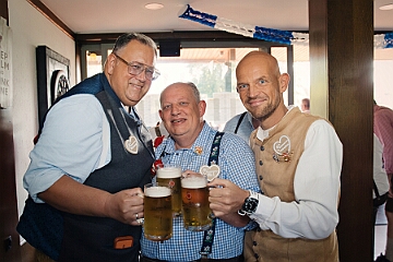 Wiesenfrueschoppen 2026- 10-04 09  „O´zapft is! im Königreich - Auch in diesem Jahr hatte die KG Königreich Duissern wieder zu ihrem traditionellen „Wies´n Frühschoppen“ in die Tennis-Gaststätte des DSC Preussen eingeladen. : DVPJ, Toni I, Jules I., Prinz Karneval, Prinz, Prinzessin Aileen I., Hofmarschälle, Page, Pagen, Paginnen, HDK, Duisburg, Karneval, Helau, Tollität, Event, Session 2025, Session 2025, HDK Duisburg, Hauptausschuss, Hauptausschuss Karneval Duisburg, Duisburg ist echt