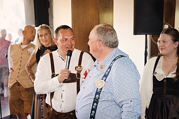 Wiesenfrueschoppen 2026- 10-04 13  „O´zapft is! im Königreich - Auch in diesem Jahr hatte die KG Königreich Duissern wieder zu ihrem traditionellen „Wies´n Frühschoppen“ in die Tennis-Gaststätte des DSC Preussen eingeladen. : DVPJ, Toni I, Jules I., Prinz Karneval, Prinz, Prinzessin Aileen I., Hofmarschälle, Page, Pagen, Paginnen, HDK, Duisburg, Karneval, Helau, Tollität, Event, Session 2025, Session 2025, HDK Duisburg, Hauptausschuss, Hauptausschuss Karneval Duisburg, Duisburg ist echt
